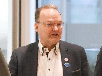 Hat beim SV Wehen-Wiesbaden jetzt auch einen Corona-Fall: Nico Schäfer, Geschäftsführer Sport. Foto: Arne Dedert/dpa/POOL/dpa