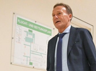 Steht nach seinen Aussagen zur Corona-Krise in der Kritik: Hans-Joachim Watzke, Geschäftsführer von Borussia Dortmund. Foto: Arne Dedert/dpa Steht nach seinen Aussagen zur Corona-Krise in der Kritik: Hans-Joachim Watzke, Geschäftsführer von Borussia Dortmund. Foto: Arne Dedert/dpa