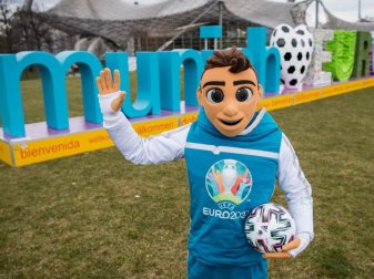 Die EM wurde von 2020 auf 2021 verlegt. Foto: Matthias Balk/dpa Die EM wurde von 2020 auf 2021 verlegt. Foto: Matthias Balk/dpa