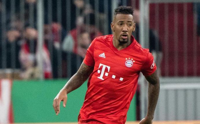 Jonglierte statt mit dem Ball auf Instagram mit Klopapier: Jerome Boateng. Foto: Matthias Balk/dpa