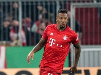Jonglierte statt mit dem Ball auf Instagram mit Klopapier: Jerome Boateng. Foto: Matthias Balk/dpa Jonglierte statt mit dem Ball auf Instagram mit Klopapier: Jerome Boateng. Foto: Matthias Balk/dpa