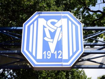 Wegen der Corona-Pandemi stellt der Drittligist SV Meppen einen Antrag auf Kurzarbeit für seine Spieler und Mitarbeiter. Foto: Caroline Seidel/dpa Wegen der Corona-Pandemi stellt der Drittligist SV Meppen einen Antrag auf Kurzarbeit für seine Spieler und Mitarbeiter. Foto: Caroline Seidel/dpa