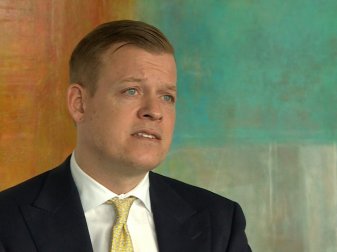 Johan-Michel Menke hält Gehaltskürzungen für möglich