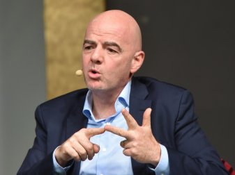 FIFA-Präsident Infantino stimmt EM-Verschiebung zu FIFA-Präsident Infantino stimmt EM-Verschiebung zu