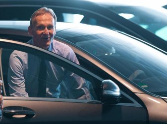 Hans-Joachim Watzke will offenbar auf einen Teil seines Gehaltes verzichten. Foto: Arne Dedert/dpa