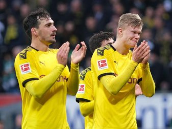 Mats Hummels (l) ist auch von BVB-Neuzugang Erling Haaland begeistert. Foto: Peter Steffen/dpa Mats Hummels (l) ist auch von BVB-Neuzugang Erling Haaland begeistert. Foto: Peter Steffen/dpa