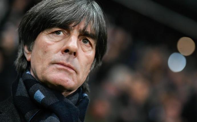 Geht bei der Debatte um einen Gehaltsverzict mit gutem Beispiel voran: Bundestrainer Joachim Löw. Foto: Tom Weller/dpa