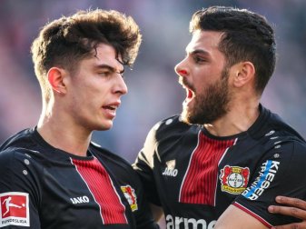 Bayer Leverkusens Profis halten weiterhin Kontakt: Kai Havertz (l) und Kevin Volland vor der Corona-Krise. Foto: Andreas Gora/dpa Bayer Leverkusens Profis halten weiterhin Kontakt: Kai Havertz (l) und Kevin Volland vor der Corona-Krise. Foto: Andreas Gora/dpa
