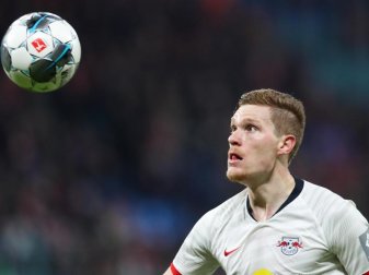 Unterstützt in der Corona-Krise eine Hilfsaktion von Nationalspieler-Kollegen: Marcel Halstenberg von RB Leipzig. Foto: Jan Woitas/zb/dpa Unterstützt in der Corona-Krise eine Hilfsaktion von Nationalspieler-Kollegen: Marcel Halstenberg von RB Leipzig. Foto: Jan Woitas/zb/dpa