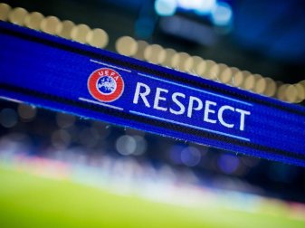 Die Europäische Fußball-Union prüft angeblich verschiedene Modelle für ein reguläres Ende der laufenden Saison im Europapokal. Foto: Rolf Vennenbernd/dpa Die Europäische Fußball-Union prüft angeblich verschiedene Modelle für ein reguläres Ende der laufenden Saison im Europapokal. Foto: Rolf Vennenbernd/dpa