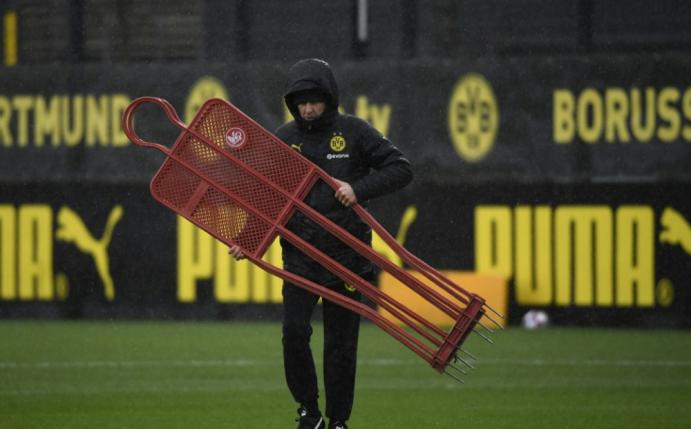 Weiterhin nicht auf dem Platz: BVB-Trainer Lucien Favre