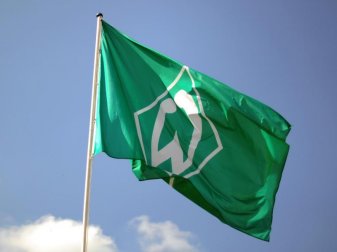 Die Fußball-Profis und Verantwortlichen von Werder Bremen haben dem Verein einen freiwilligen Gehaltsverzicht angeboten. Foto: Daniel Reinhardt/dpa Die Fußball-Profis und Verantwortlichen von Werder Bremen haben dem Verein einen freiwilligen Gehaltsverzicht angeboten. Foto: Daniel Reinhardt/dpa