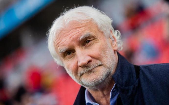 Laut Leverkusens Sportchef Rudi Völler sind Führung und Spieler des Vereins zu einem Gehaltsverzicht bereit. Foto: Rolf Vennenbernd/dpa