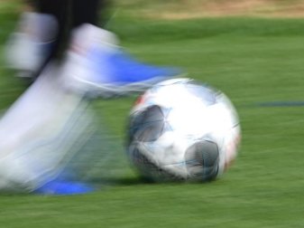Im deutschen Fußball ruht der Ball und einige Mannschaften mussten sich in Quarantäne begeben. Foto: Patrick Seeger/dpa Im deutschen Fußball ruht der Ball und einige Mannschaften mussten sich in Quarantäne begeben. Foto: Patrick Seeger/dpa