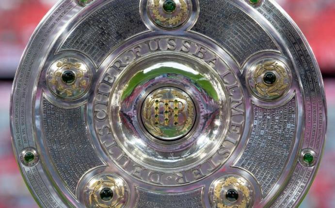 Die DFL hofft, dass der Spielbetrieb wieder im Mitte Mai aufgenommen werden kann. Foto: Sven Hoppe/dpa