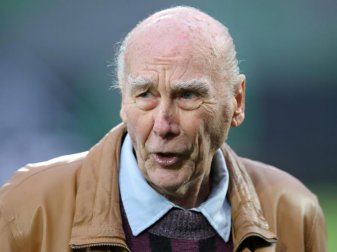 Horst Eckel wurde mit der deutschen Fußball-Nationalmannschaft 1954 Weltmeister. Foto: Daniel Karmann/dpa Horst Eckel wurde mit der deutschen Fußball-Nationalmannschaft 1954 Weltmeister. Foto: Daniel Karmann/dpa