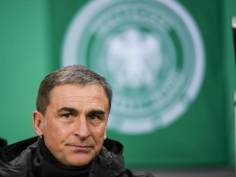 Mahnt zur Besonnenheit: U21-Trainer Stefan Kuntz. Foto: Patrick Seeger/dpa Mahnt zur Besonnenheit: U21-Trainer Stefan Kuntz. Foto: Patrick Seeger/dpa