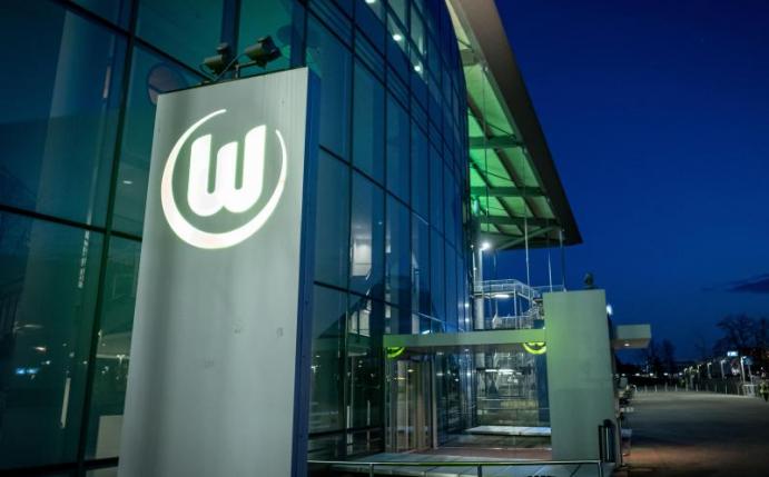 Der VfL Wolfsburg hat in der Corona-Krise bei einigen Mitarbeitern auf Kurzarbeit umgestellt. Foto: Peter Steffen/dpa