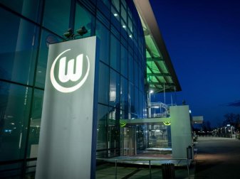 Der VfL Wolfsburg hat in der Corona-Krise bei einigen Mitarbeitern auf Kurzarbeit umgestellt. Foto: Peter Steffen/dpa Der VfL Wolfsburg hat in der Corona-Krise bei einigen Mitarbeitern auf Kurzarbeit umgestellt. Foto: Peter Steffen/dpa