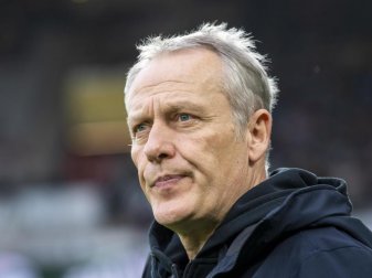 Freiburgs Coach Christian Streich leistet in der Krise seinen Beitrag. Foto: David Inderlied/dpa Freiburgs Coach Christian Streich leistet in der Krise seinen Beitrag. Foto: David Inderlied/dpa