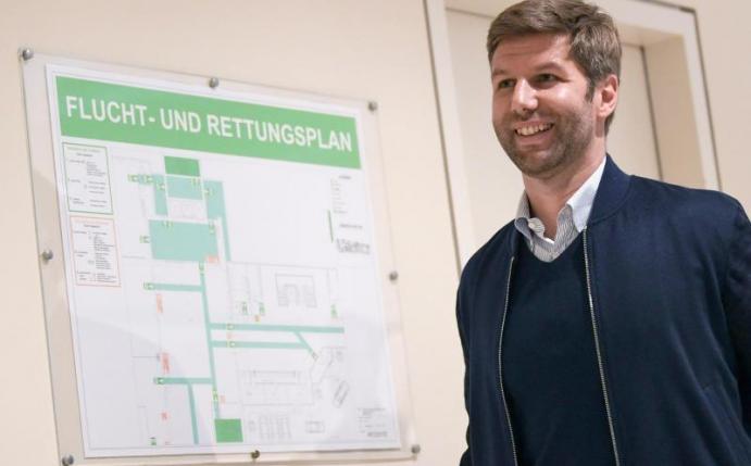 Ist für eine einheitliche Aufnahme des Trainingsbetriebs nach der Corona-Krise: VfB-Boss Thomas Hitzlsperger. Foto: Arne Dedert/dpa/POOL/dpa