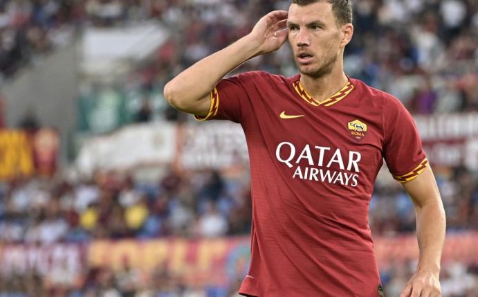 Neben Nahrungsmitteln: Dzeko verschenkt Trikot an Tifosi
