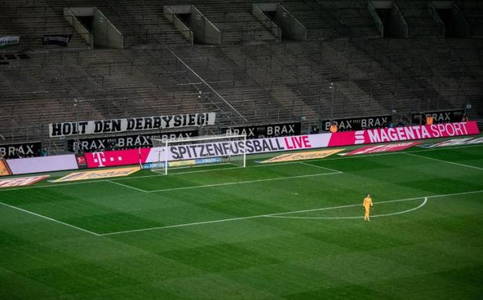 Das Bundesligaspiel von Borussia Mönchengladbach gegen den 1. FC Köln wurde ohne Zuschauer ausgetragen. Foto: Fabian Strauch/dpa