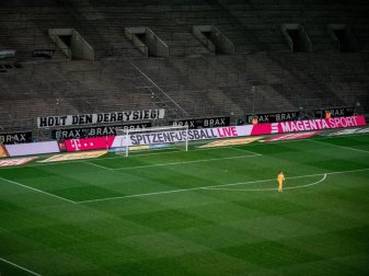 Das Bundesligaspiel von Borussia Mönchengladbach gegen den 1. FC Köln wurde ohne Zuschauer ausgetragen. Foto: Fabian Strauch/dpa Das Bundesligaspiel von Borussia Mönchengladbach gegen den 1. FC Köln wurde ohne Zuschauer ausgetragen. Foto: Fabian Strauch/dpa