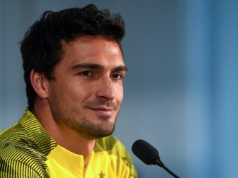 Mats Hummels und Thibaut Courtois duellieren sich online Mats Hummels und Thibaut Courtois duellieren sich online