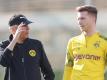 BVB-Coach Lucien Favre lässt derzeit in Zweiergruppen trainieren - Kapitän Marco Reus macht dies weiterhin dosiert. Foto: Friso Gentsch/dpa