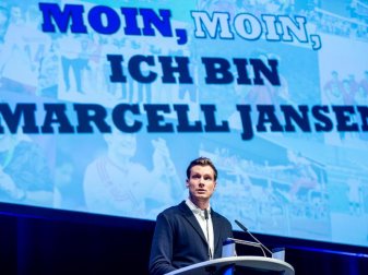 Will noch nicht Vorstandsboss beim HSV werden: Aufsichtsratchef Marcell Jansen. Foto: Axel Heimken/dpa