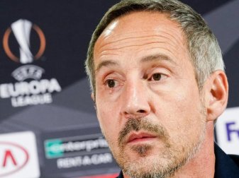 Rechnet mit einem Abbruch der Europa League: Adi Hütter, Trainer von Eintracht Frankfurt. Foto: Uwe Anspach/dpa Rechnet mit einem Abbruch der Europa League: Adi Hütter, Trainer von Eintracht Frankfurt. Foto: Uwe Anspach/dpa