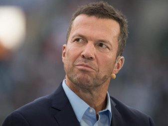 Lothar Matthäus hält eine Vertragsverlängerung von Manuel Neuer beim FC Bayern München für weitere zwei oder drei Jahre für realistisch. Foto: Federico Gambarini/dpa Lothar Matthäus hält eine Vertragsverlängerung von Manuel Neuer beim FC Bayern München für weitere zwei oder drei Jahre für realistisch. Foto: Federico Gambarini/dpa