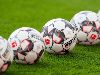 Die Fußball-Bundesliga pausiert mindestens noch bis Ende April. Foto: Jan Woitas/dpa-Zentralbild/dpa
