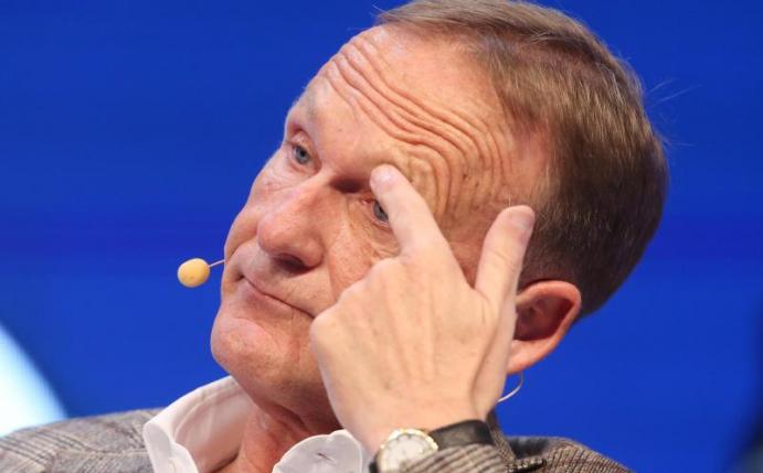 Lobt die Einigkeit der Clubs während der Corona-Krise: Hans-Joachim Watzke, Geschäftsführer des BVB,. Foto: Roland Weihrauch/dpa