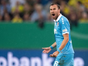 Kevin Großkreutz will seine Kneipe «Schmackes» retten. Foto: Marius Becker/dpa Kevin Großkreutz will seine Kneipe «Schmackes» retten. Foto: Marius Becker/dpa