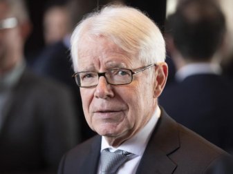 Reinhard Rauball hofft auf einen Neustart der Bundesliga im Mai. Foto: Boris Roessler/dpa