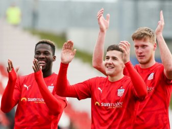 Doerfler, Hauptmann und Wegkamp (v.l.) Doerfler, Hauptmann und Wegkamp (v.l.)