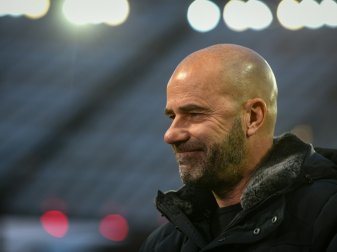 Peter Bosz sieht keinen anderen Ausweg als Geisterspiele Peter Bosz sieht keinen anderen Ausweg als Geisterspiele