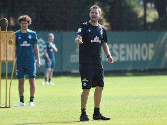 Muss während der Corona-Krise in Sachen Training improvisieren: Werder-Coach Florian Kohfeldt. Foto: Carmen Jaspersen/dpa