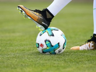 Nomura soll den Klubs einen Überbrückungskredit besorgen Nomura soll den Klubs einen Überbrückungskredit besorgen