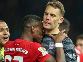 Sollen beim FC Bayern verlängern: David Alaba (l) und Kapitän Manuel Neuer. Foto: Andreas Gora/dpa