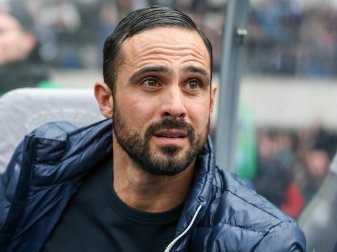 Hatte nur eine kurze Verweildauer als Hertha-Coach: Alexander Nouri. Foto: Andreas Gora/dpa Hatte nur eine kurze Verweildauer als Hertha-Coach: Alexander Nouri. Foto: Andreas Gora/dpa