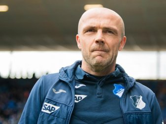 Hofft auf gleiche Bedingungen der Bundesliga-Teams nach der Corona-Pause: Hoffenheim-Coach Alfred Schreuder. Foto: Tom Weller/dpa Hofft auf gleiche Bedingungen der Bundesliga-Teams nach der Corona-Pause: Hoffenheim-Coach Alfred Schreuder. Foto: Tom Weller/dpa