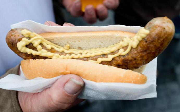 Während der Corona-Krise kann Stadion-Bratwurst erworben werden - virtuell. Die Einnahmen sollen helfen, die Krise zu überstehen. Foto: Patrick Pleul/dpa-Zentralbild/dpa