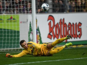Alexander Schwolow ist die Nummer eins im Freiburger Tor. Foto: Patrick Seeger/dpa