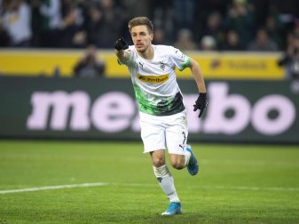 Gladbach-Profi Patrick Herrmann spricht über seine Corona-Erfahrungen. Foto: David Inderlied/dpa