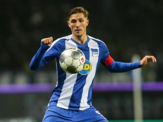 Steht wieder im Training: Niklas Stark von Hertha BSC. Foto: Andreas Gora/dpa Steht wieder im Training: Niklas Stark von Hertha BSC. Foto: Andreas Gora/dpa