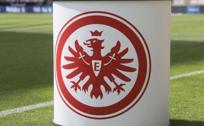 Bei der Eintracht hatten sich zwei Spieler und zwei Betreuer mit dem Covid-19-Erreger infiziert. Foto: Frank Rumpenhorst/dpa
