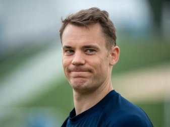 Torwart Manuel Neuer ist gerade in Vertragsverhandlungen mit dem FC Bayern München. Foto: Peter Kneffel/dpa Torwart Manuel Neuer ist gerade in Vertragsverhandlungen mit dem FC Bayern München. Foto: Peter Kneffel/dpa